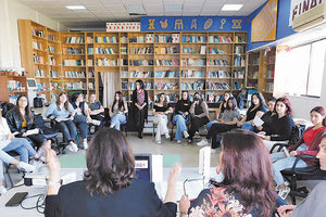 Οι σπουδάστριες του Τμήματος Βοηθών Βρεφονηπιοκόμων του 1ου Δημόσιου ΙΕΚ Ηρακλείου συμμετείχαν σε Λέσχη Ανάγνωσης της Διεθνούς Εταιρίας Φίλων Νίκου Καζαντζάκη.