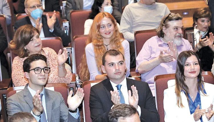 καραμανλης με τα παιδία του