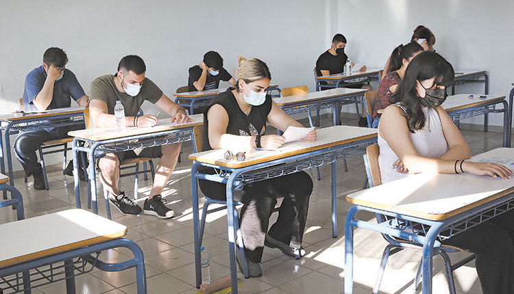“Με το δεξί” ξεκίνησαν οι πανελλαδικές εξετάσεις για τους υποψηφίους των ΕΠΑΛ