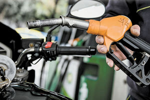 Πρωτοφανή ρεκόρ στις τιμές των καυσίμων για μία ακόμη εβδομάδα