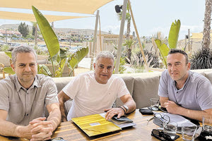 Ο κ. Σάμι με τους κ.κ. Μουντράκη (αριστερά) και Σεβαστάκη