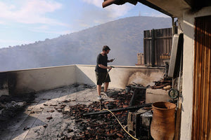 Σύμφωνα με τον δήμαρχο Γλυφάδας η φωτιά ξεκίνησε από υποσταθμό της ΔΕΔΔΗΕ
