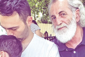 Μεγάλες χαρές για τον παπά Μιχάλη του «Σασμού»!. Ο αγαπητός ηθοποιός βρέθηκε μαζί με την οικογένειά του στη βάφτιση του αγαπημένου του εγγονού… φυσικά του Μιχάλη!