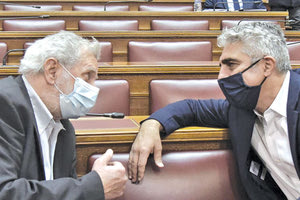 …Ο κ. Παναγιωτόπουλος επέκρινε την αντιπολίτευση που αντιδρά στην αποστολή όπλων στην Ουκρανία λέγοντας ότι δεν μπορούμε να τηρήσουμε μία βολική και ανώδυνη (μέχρι τώρα) πολιτική αποστάσεων από όλα, δηλαδή «να μην μπλέξουμε σε αυτό τον καυγά».