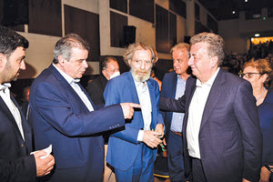 Ο Δήμος Αγίου Βασιλείου Ρεθύμνου με τους Άγιοβασιλιώτες της Αθήνας, παρουσία θεσμικών εκπροσώπων τίμησαν τον περιφερειάρχη Σταύρο Αρναουτάκη, για τη συμβολή του στην αναπτυξιακή προοπτική του τόπους τους και της Κρήτης.