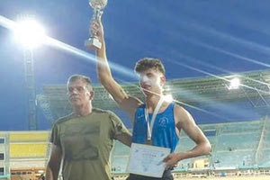 Ο Ρεθυμνιωτάκης που έπιασε το όριο μαζί με τον πατέρα του προπονητή