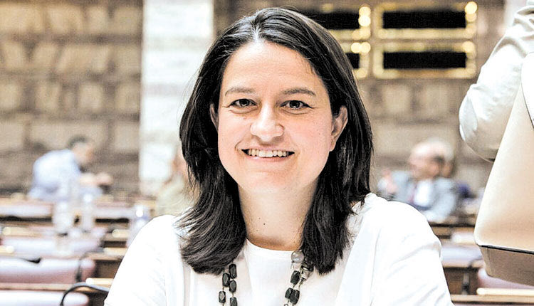 Η κ. Κεραμέως