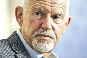 Συγκινητική η τελετή βράβευσης των εργαζόμενων του ΕΦΚΑ με τις καλύτερες επιδόσεις στην αποκλιμάκωση των εκκρεμών συντάξεων, που έγινε παρουσία του υπουργού Εργασίας και Κοινωνικών Υποθέσεων Κωστή Χατζηδάκη στο Σεράφειο του Δήμου Αθηναίων