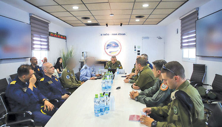 Εντυπωσιασμένος ο αρχηγός ΓΕΕΘΑ από την επίσκεψή του στο Ισραήλ. Ο κ. Φλώρος πήγε και στο κέντρο επιχειρήσεων των πυραυλικών συστημάτων (MISSILE DEFENSE ORGANIZATION ) και  στην 200th SQUADRON.