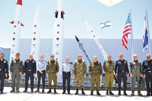 Εντυπωσιασμένος ο αρχηγός ΓΕΕΘΑ από την επίσκεψή του στο Ισραήλ. Ο κ. Φλώρος πήγε και στο κέντρο επιχειρήσεων των πυραυλικών συστημάτων (MISSILE DEFENSE ORGANIZATION ) και  στην 200th SQUADRON.