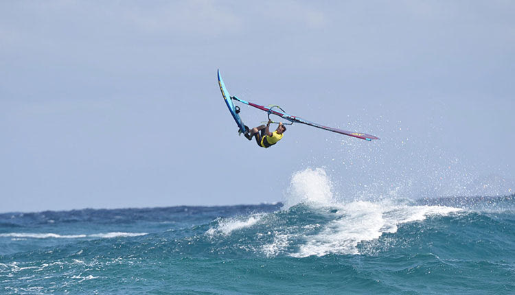 Με την έναρξη του καλοκαιριού ξεκίνησαν και τα θαλάσσια σπορ