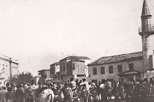 ΦΩΤΟΗΜΕΡΑΣ: Το Ηράκλειο στα 1900. Η πλατεία που φαίνεται είναι η σημερινή πλατεία Δασκαλογιάννη