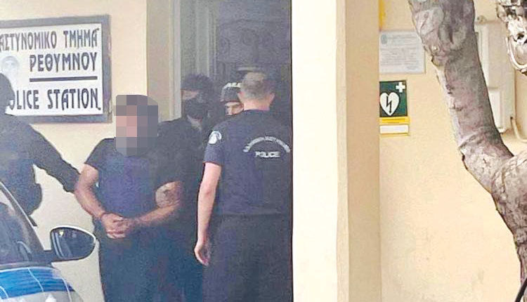 Ο δράστης κατά  την προσαγωγή του  από την Αστυνομία  στον εισαγγελέα