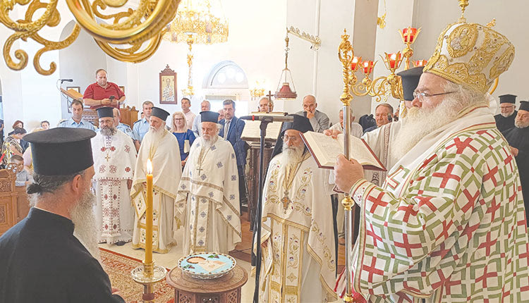 Όλοι σχεδόν οι πολιτικοί αλλά και ο Αρχιεπίσκοπος  κ.Ευγένιος έδωσαν το “παρών” στη Δοξολογία στον  Ιερό Μητροπολιτικό Ναό της Αγ. Φωτεινής στην Ιερά πετρα για τα ονομαστήρια του Σεβασμιότατου Μη τροπολίτη Ιεραπύτνης Σητείας κ. Κύριλλο