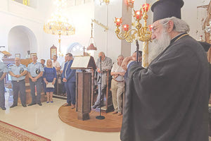 Όλοι σχεδόν οι πολιτικοί αλλά και ο Αρχιεπίσκοπος κ.Ευγένιος έδωσαν το “παρών” στη Δοξολογία στον Ιερό Μητροπολιτικό Ναό της Αγ. Φωτεινής στην Ιερά πετρα για τα ονομαστήρια του Σεβασμιότατου Μη τροπολίτη Ιεραπύτνης Σητείας κ. Κύριλλο