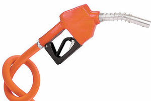 Η ΑΑΔΕ ΘΑ ΔΗΜΟΣΙΟΠΟΙΕΙ ΤΑ ΣΤΟΙΧΕΙΑ Λουκέτο έως και τρεις μήνες στα πρατήρια που πωλούν νοθευμένα καύσιμα