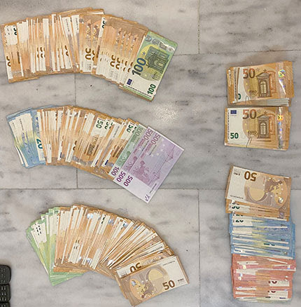 Περισσότερες από 20 χιλιάδες ευρώ κατασχέθηκαν μετά την έφοδο της ΕΛ.ΑΣ.