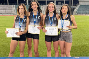 Η ομάδα της σκυταλοδρομίας του ΟΦΗ που ήρθε δεύτερη