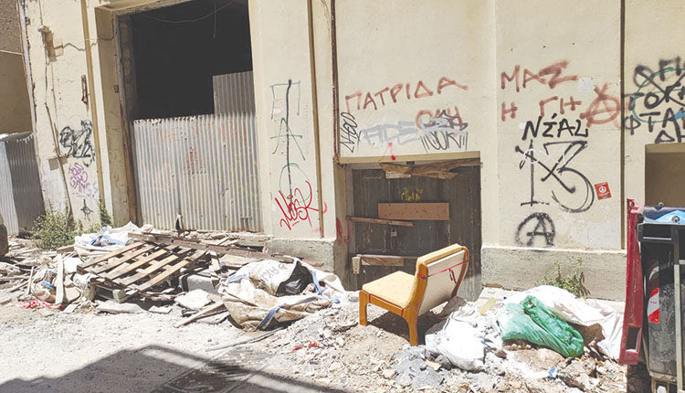 Μία αυτοσχέδια χωματερή