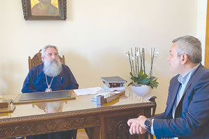 Για τα μεγάλα θέματα που απασχολούν την Εκκλησία της Κρήτης, είχε την δυνατότητα να συζητήσει με τον Σεβασμιότατο Αρχιεπίσκοπο Κρήτης κ. Ευγένιο, ο αν. Τομεάρχης Ανάπτυξης και Επενδύσεων Κ.Ο. ΣΥΡΙΖΑ - Προοδευτική Συμμαχία, Βουλευτής Ηρακλείου Χάρης Μαμουλάκης.