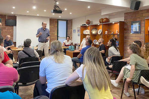 Ο κ. Ράλλης μιλάει στους διαιτητές του ΣΥ.Δ.ΚΑ.Κ.