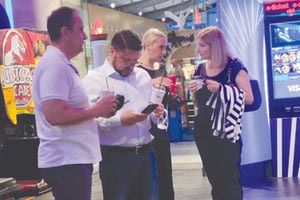 Τη νέα ταινία του Τομ Κρουζ, η οποία είναι γεμάτη... αεροπορική δράση, είδαν μαζί ο υφυπουργός Εθνικής Άμυνας Νίκος Χαρδαλιάς και ο αρχηγός της Πολεμικής Αεροπορίας Αντιπτέραρχος Ιπτάμενος Θεμιστοκλής Μπουρολιάς.