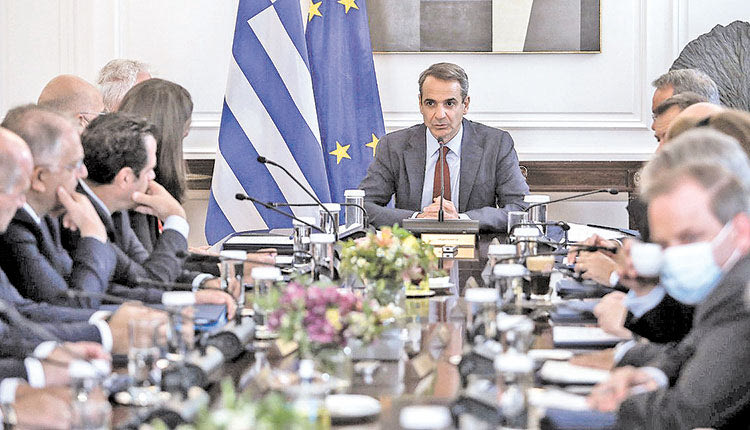 Ο πρωθυπουργός Κυριάκος Μητσοτάκης στο Υπουργικό Συμβούλιο ο πρωθυπουργός