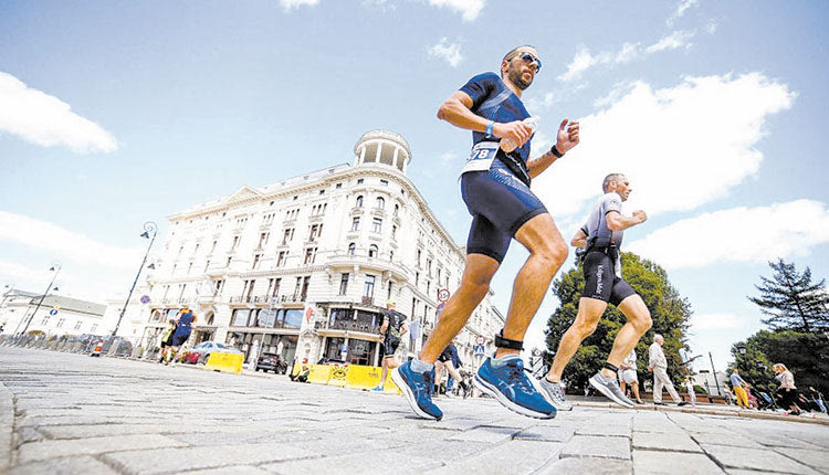 Ο κ. Μανιωλούδης συγκεντρώνει, μέσα από τη συμμετοχή του σε αγώνα Full Ironman, χρήματα για ένα γήπεδο βόλεϊ στο Λύκειο Αρκαλοχωρίου