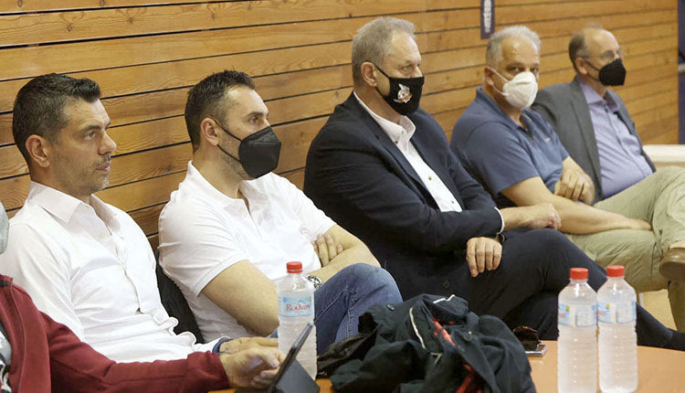 Οι Τσαρτσαρής, Ντικούδης,  Σταυρόπουλος παρακολουθούν τους αγώνες Ηρακλείου