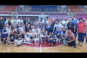 Νικητές και ηττημένοι του τελικού Α’ Κατηγορίας με διαιτητές και παράγοντες