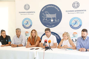 Από τη χθεσινή συνέντευξη Τύπου για το 4ήμερο φεστιβάλ μπιτς βόλεϊ. Από αριστερά Παρασχάκη, Νταμπακάκη, Σφυρή, Αυγενάκης, Καζάκου και Ζερβός
