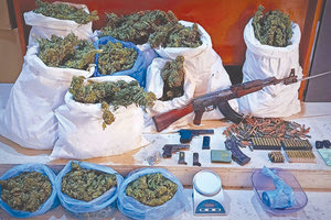 Στην επιχείρηση κατασχέθηκαν μεταξύ άλλων 16 κιλά χασίς