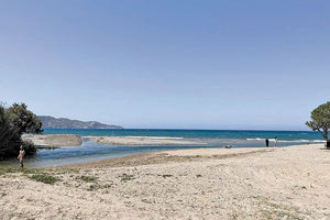 Μπουλντόζες στην εκβολή