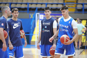 Ο Παναγιώτης Καλαϊτζάκης συνεχίζει με την Εθνική