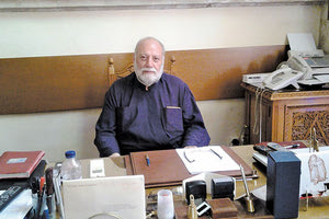 Ο εφημέριος του Ιερού Μητροπολιτικού Ναού του Αγίου Μηνά Μανόλης Σταυρουλάκης