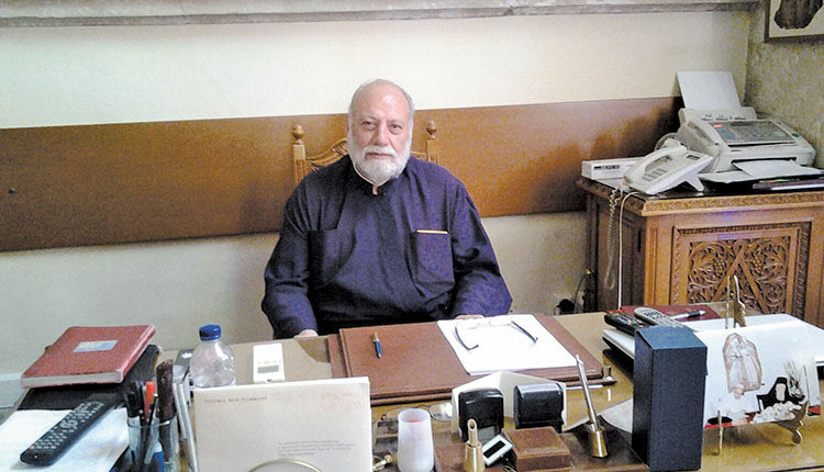 Ο εφημέριος του Ιερού Μητροπολιτικού Ναού του Αγίου Μηνά Μανόλης Σταυρουλάκης