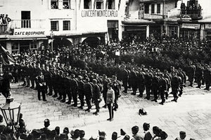 ΦΩΤΟΗΜΕΡΑΣ: Χανιά 1898. Το αυστροουγγρικό σύνταγμα σε πλήρη διάταξη