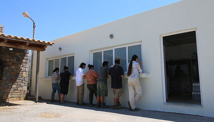 Το στρατηγείο έχει στηθεί στο παλιό  Δημοτικό σχολείο της Λύττου (Ξιδά)