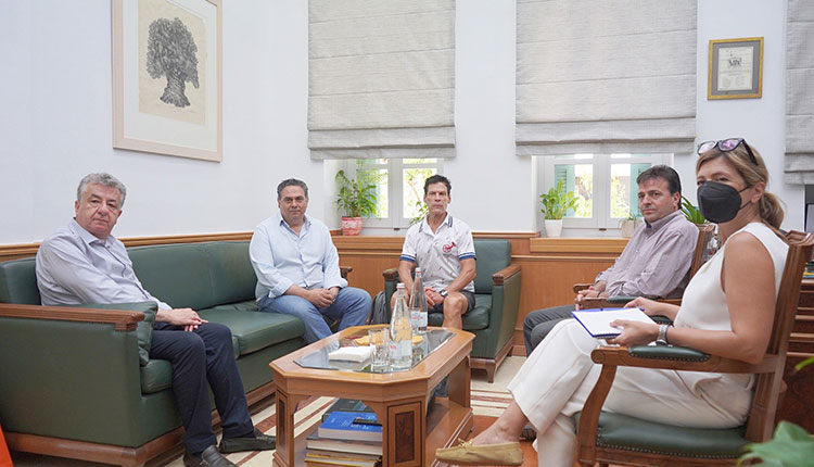  Ελληνοαμερικανός υπερμαραθωνοδρόμος στον περιφερειάρχη 