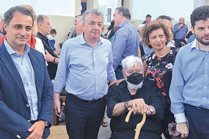 Βαθιά συγκίνηση, υπερηφάνεια αλλά και χαρά για τον ήρωα πατέρα του, Κωνσταντίνο Μπαντουβά, και τη μεγάλη ανθρώπινη ανταπόκριση-απόδοση τιμής στη μνήμη του έδειχνε στις τιμητικές εκδηλώσεις που πραγματοποιήθηκαν με επιτυχία στην Αυγενική, ο τουριστικός επιχειρηματίας και π. βουλευτής Κωστας Μπαντουβάς.