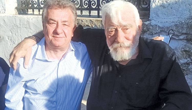 Βαθιά συγκίνηση, υπερηφάνεια αλλά και χαρά για τον ήρωα πατέρα του, Κωνσταντίνο Μπαντουβά, και τη μεγάλη ανθρώπινη ανταπόκριση-απόδοση τιμής στη μνήμη του έδειχνε στις τιμητικές εκδηλώσεις που πραγματοποιήθηκαν με επιτυχία στην Αυγενική, ο τουριστικός επιχειρηματίας και π. βουλευτής Κωστας Μπαντουβάς.