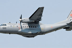 παραβάσεις από τρία κατασκοπευτικά τουρκικά αεροσκάφη CN-235 στο Αιγαίο