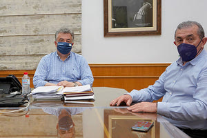 Με τον Περιφερειάρχη Κρήτης Σταύρο Αρναουτάκη και τον Αντιπεριφεριεάρχη Νίκο Συριγωνάκη, ο δήμαρχος Βιάννου Μηνάς Σταυρακάκης