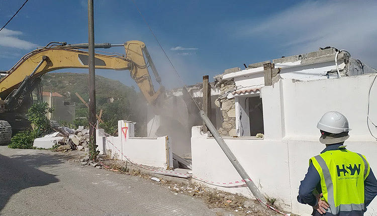 Άρχισαν οι κατεδαφίσεις στο Χουμέρι