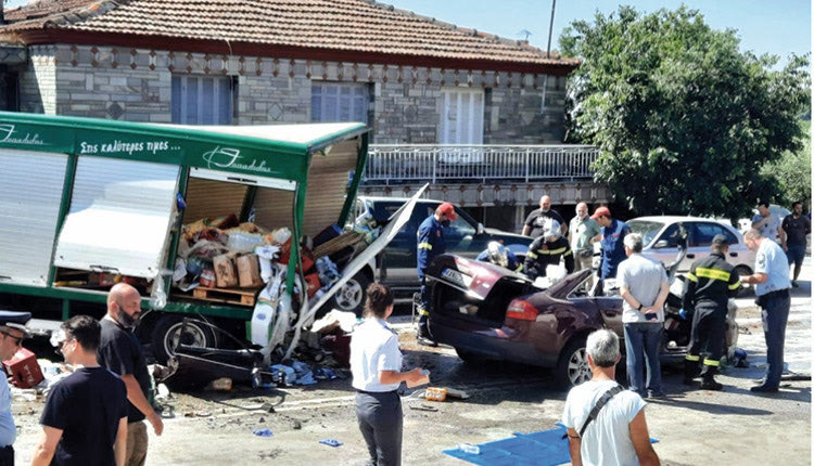ΤΡΕΙΣ ΝΕΚΡΟΙ: Σοκαριστικό τροχαίο στην Καβάλα