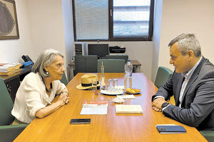 Ο Χάρης Μαμουλάκης επισκέφθηκε τη Βικελαία Δημοτική Βιβλιοθήκη