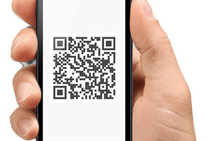 Σκανάρουν με το κινητό τους τηλέφωνο τον κωδικό QR