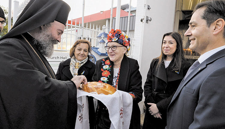 Η ουκρανική κοινότητα υποδέχθηκε για πρώτη φορά τον ποιμενάρχη της Αρχιεπίσκοπο Μακάριο