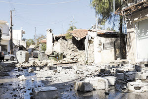 επικινδύνως ετοιμόρροπα κτήρια από το σεισμό στο Δήμο Μινώα