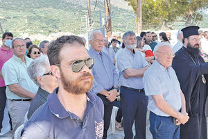 Νεάπολη: Οι συγγενείς των πεσόντων αστυνομικών